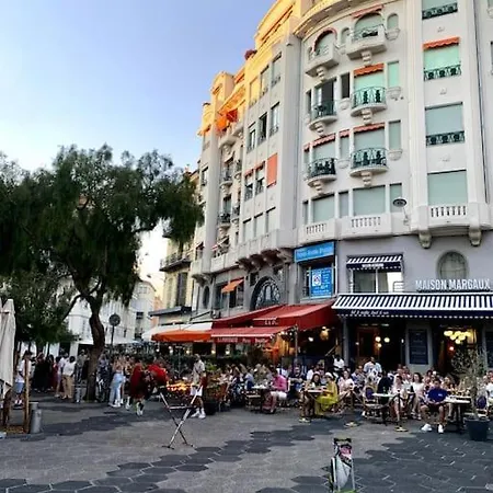 Magenta - T2 Au Coeur Du Carre D'or De *