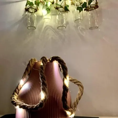 Magenta - T2 Au Coeur Du Carre D'or De *